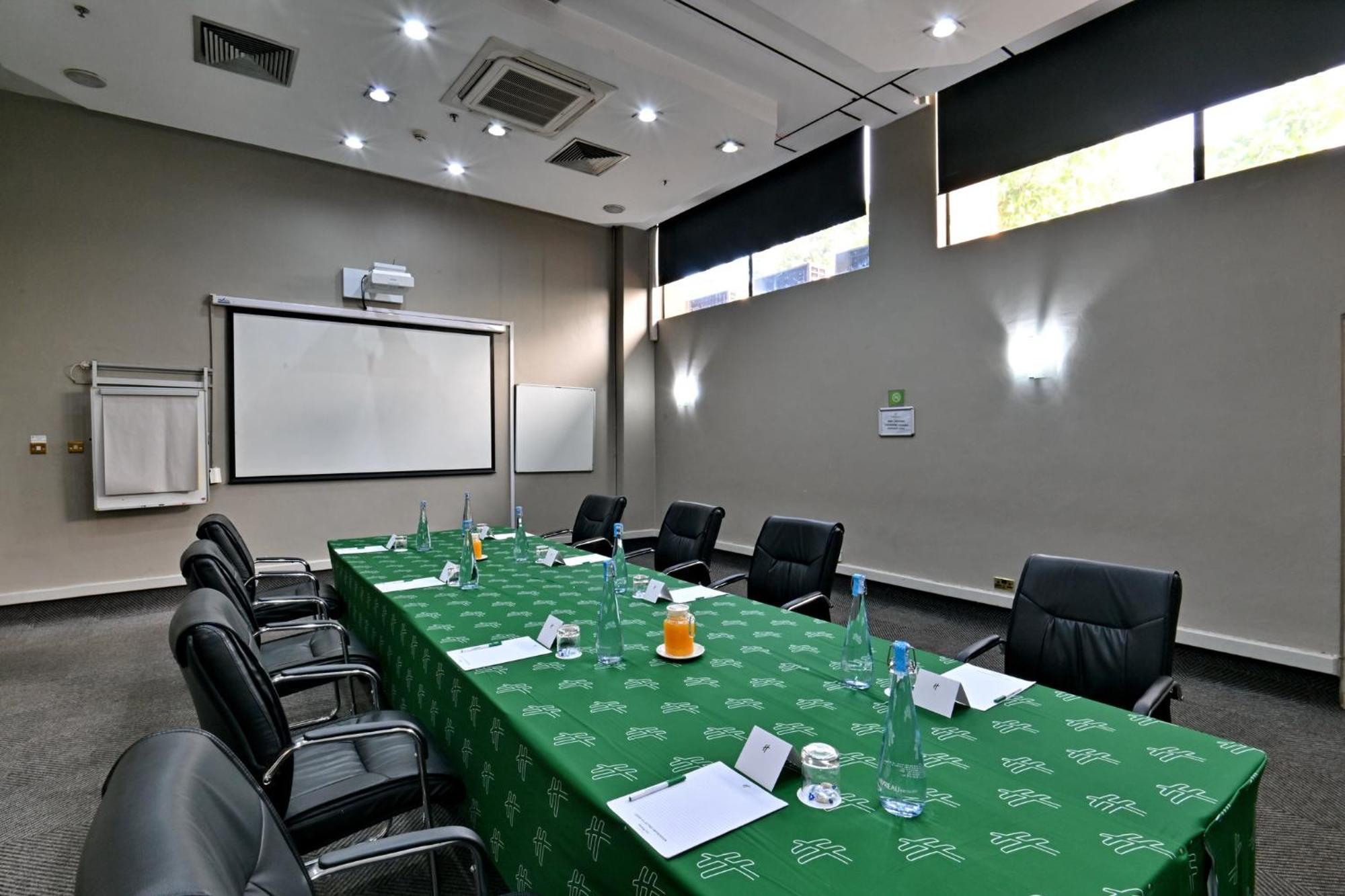 Holiday Inn - Harare By Ihg Exterior photo
