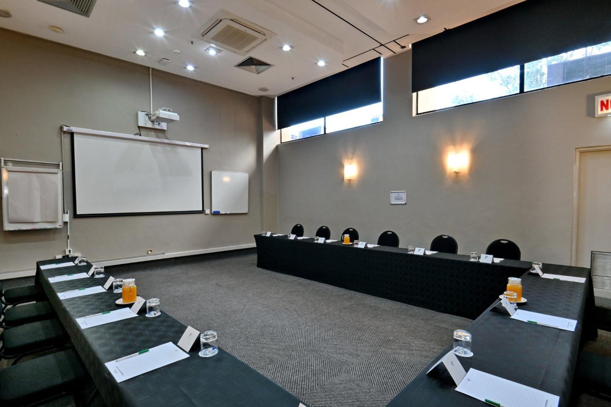 Holiday Inn - Harare By Ihg Exterior photo