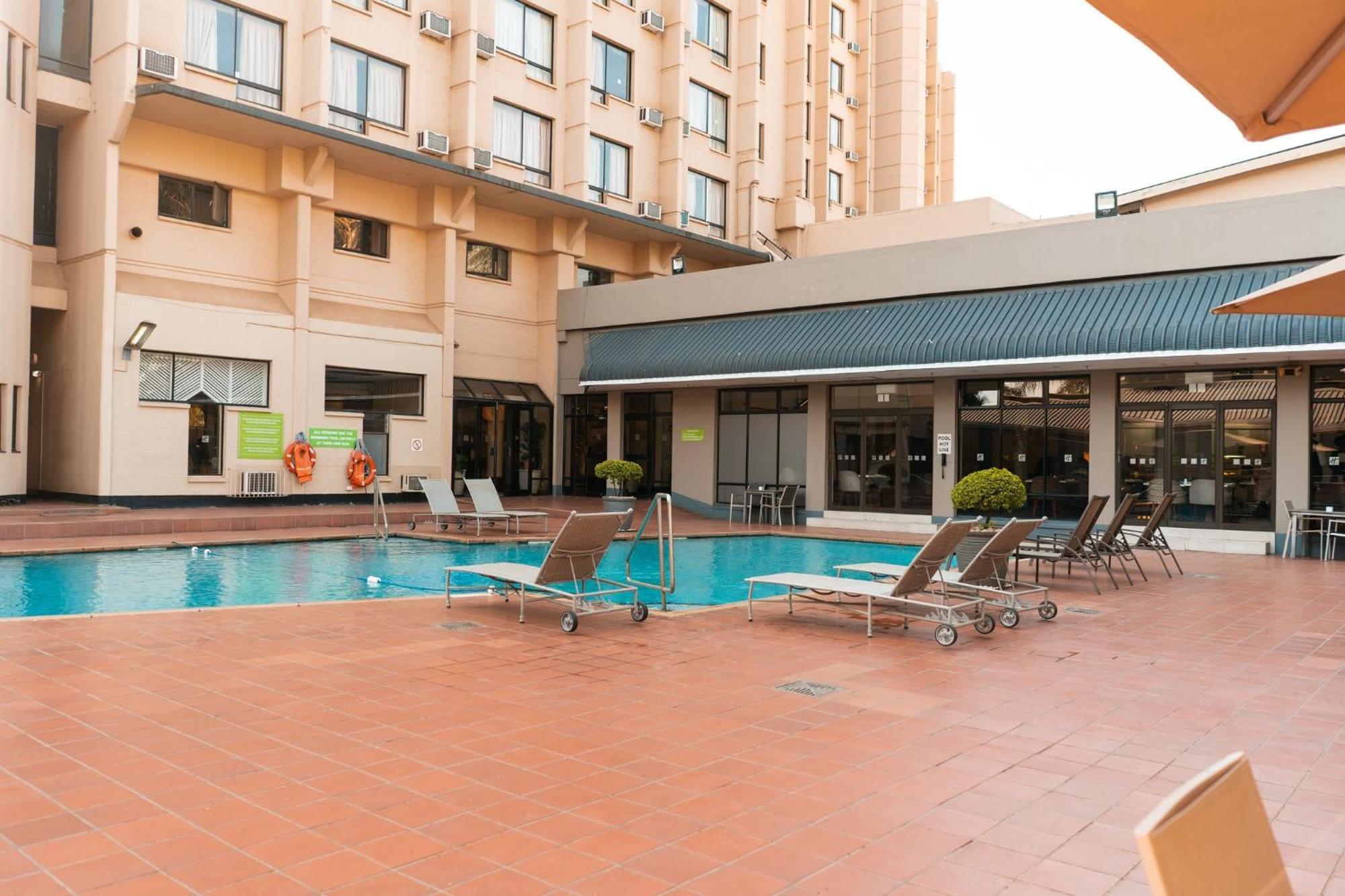 Holiday Inn - Harare By Ihg Exterior photo